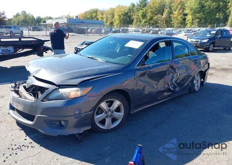 2011 Toyota Camry Se z USA, uszkodzony, nr VIN 4T1BF3EK2BU229175